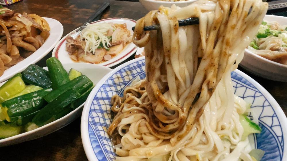 哈囉炸醬麵